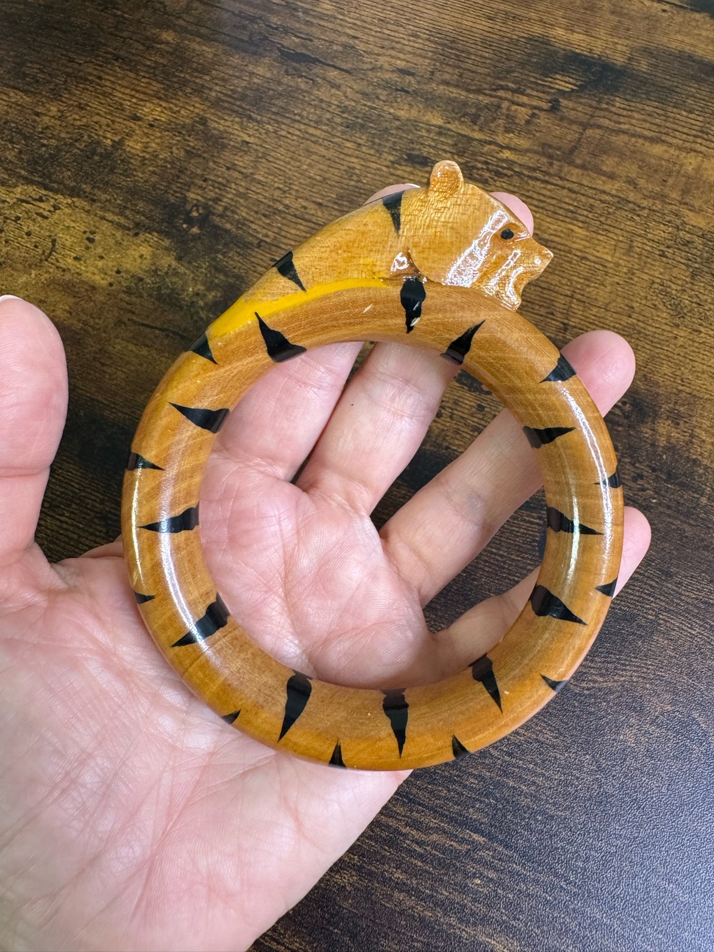 Tiger-Striped Wooden Bangle Bracelet - Brown Novelty 70’s Retro Chunky